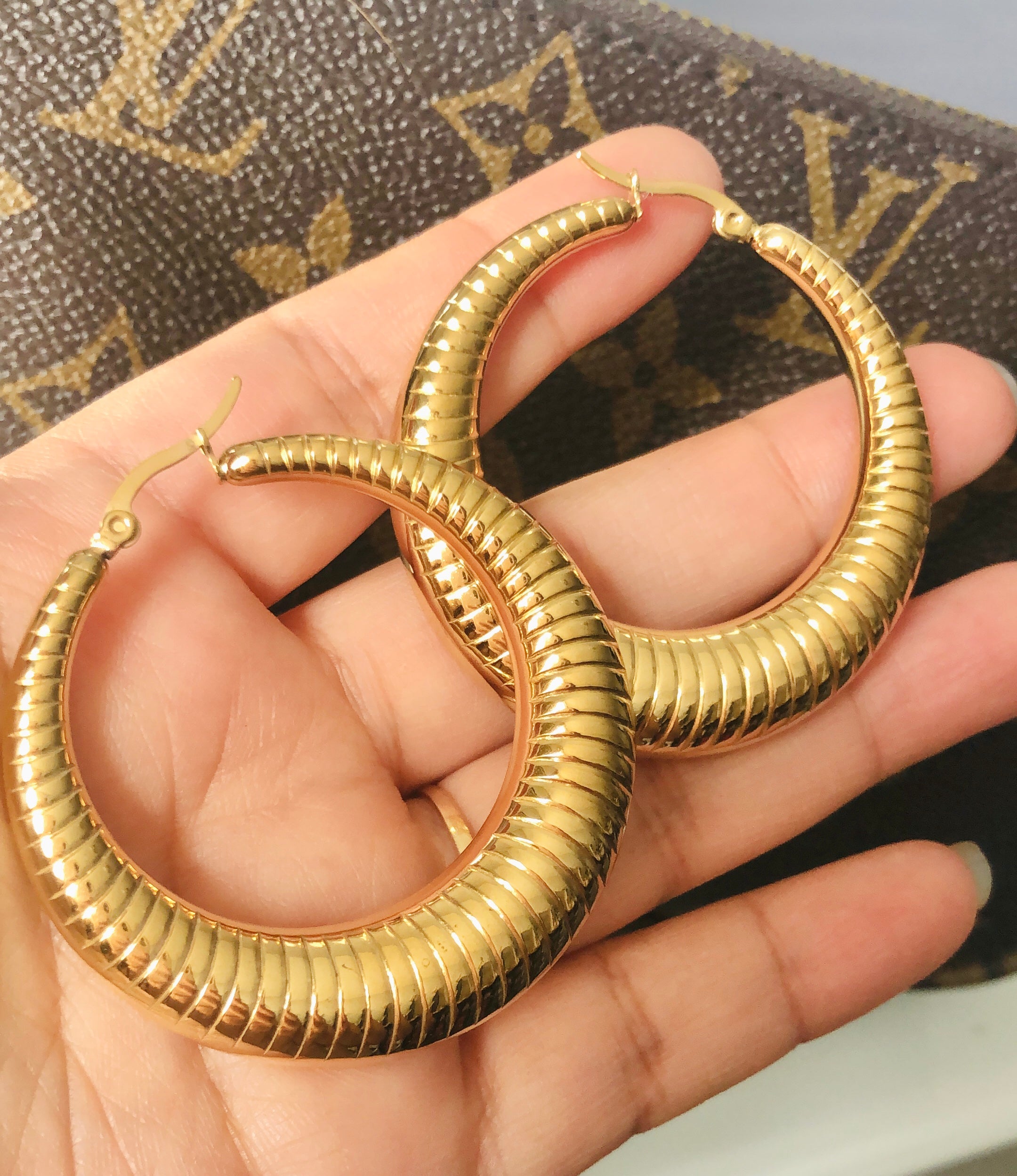 Croissant Medium Hoops