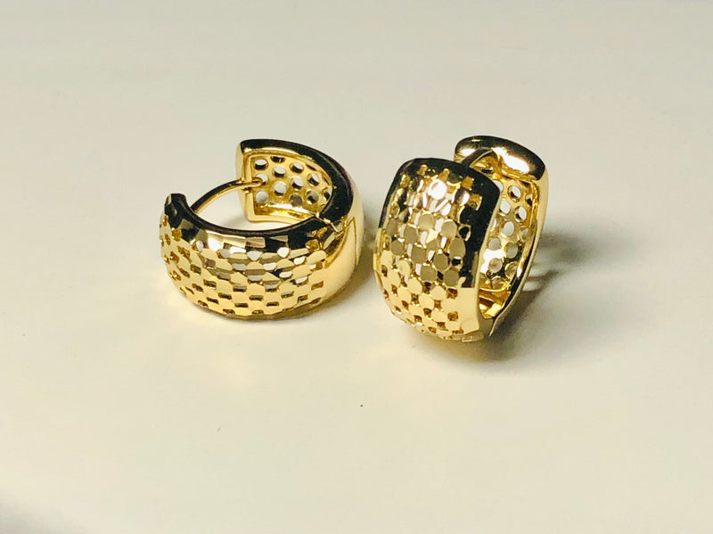 Elegant Mesh Huggie Earrings -14K Gold P.
